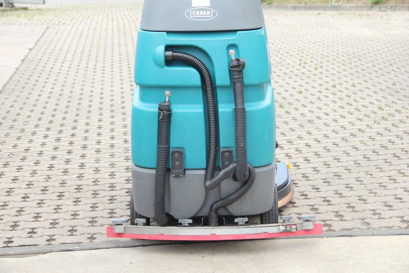 Tennant Aufsitz-Scheuersaugmaschine T7 inkl. Ladegerät gebraucht Bj 2006